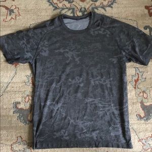 Lululemon Metal Vent Tech Rare Black Camo